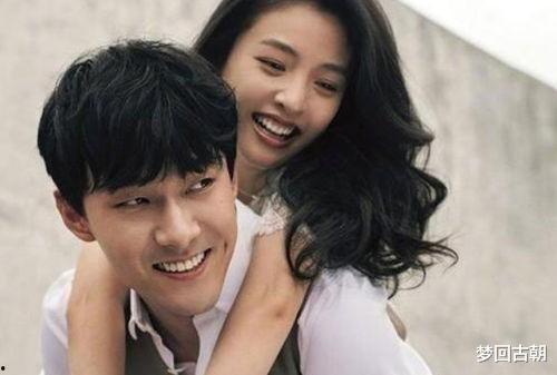 娱乐圈夫妇吃瓜视频,吃瓜视频揭秘甜蜜日常